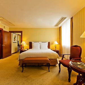 Superior King Suite